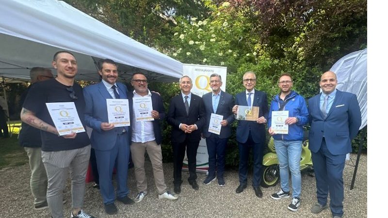 A 13 Ristoranti italiani…la Targa Ospitalità